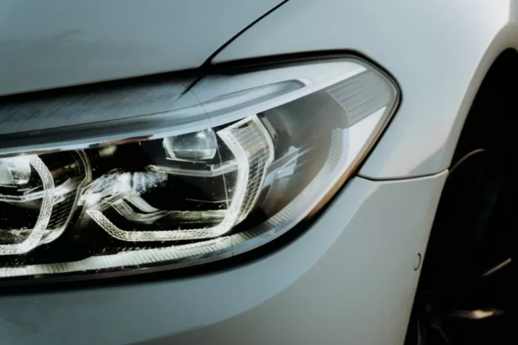 The Ideal Distance of Car Headlights, You Must Know if You Drive Often at Night